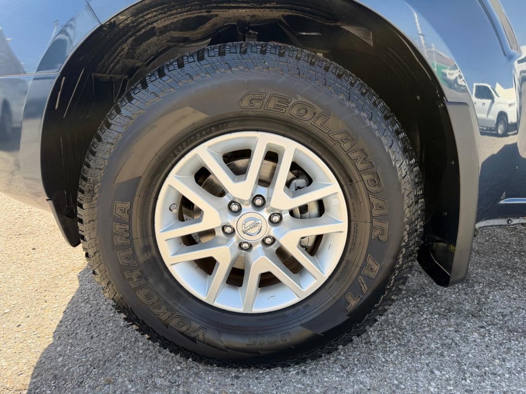 Nissan Frontier Vehicle Full-screen Gallery Image 41