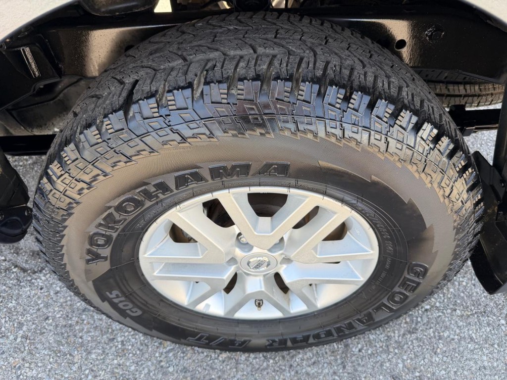 Nissan Frontier Vehicle Full-screen Gallery Image 42