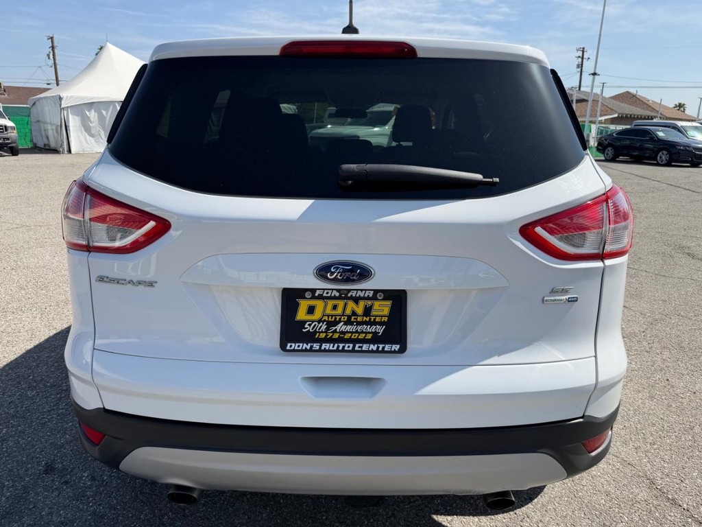 Ford Escape Vehicle Full-screen Gallery Image 08