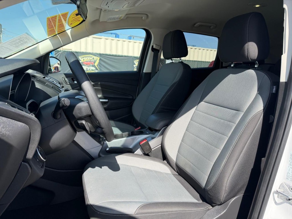Ford Escape Vehicle Full-screen Gallery Image 18