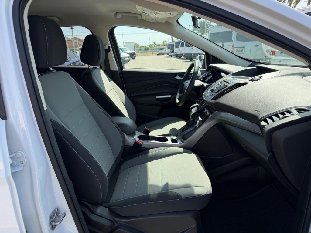 Ford Escape Vehicle Full-screen Gallery Image 21