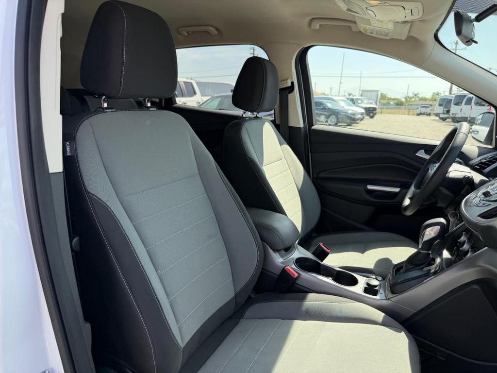 Ford Escape Vehicle Full-screen Gallery Image 22