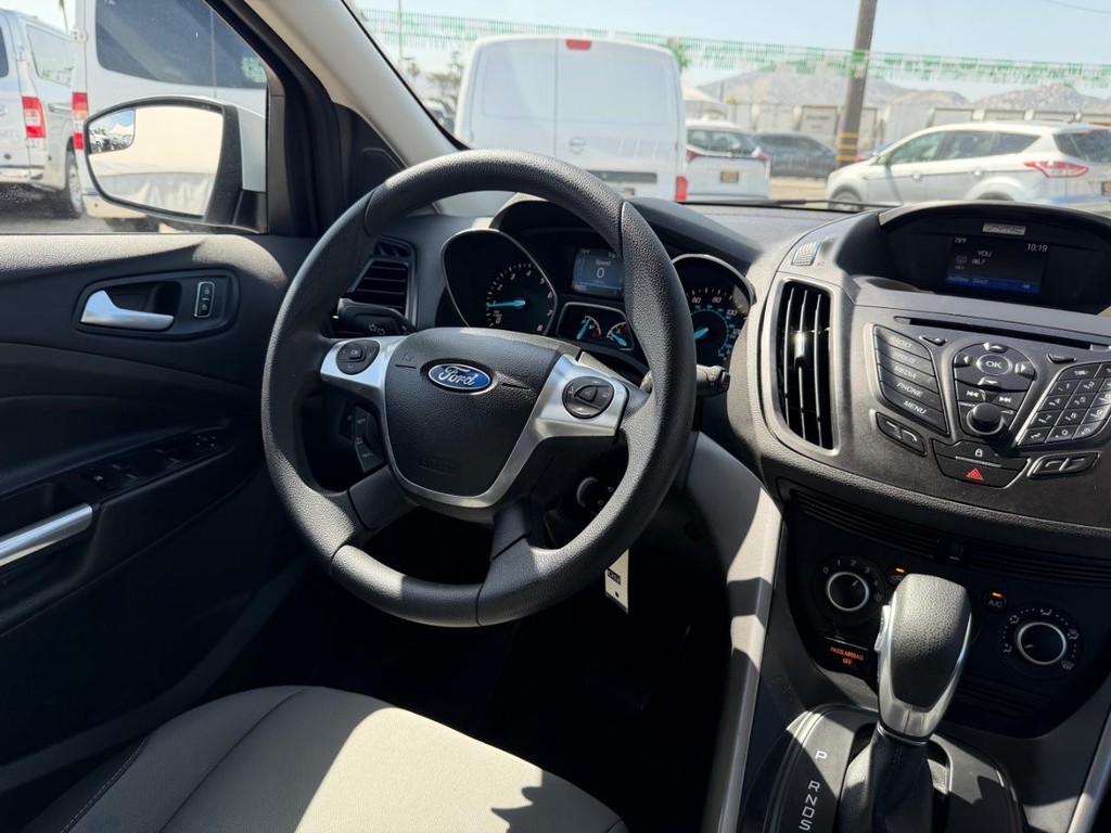 Ford Escape Vehicle Full-screen Gallery Image 24