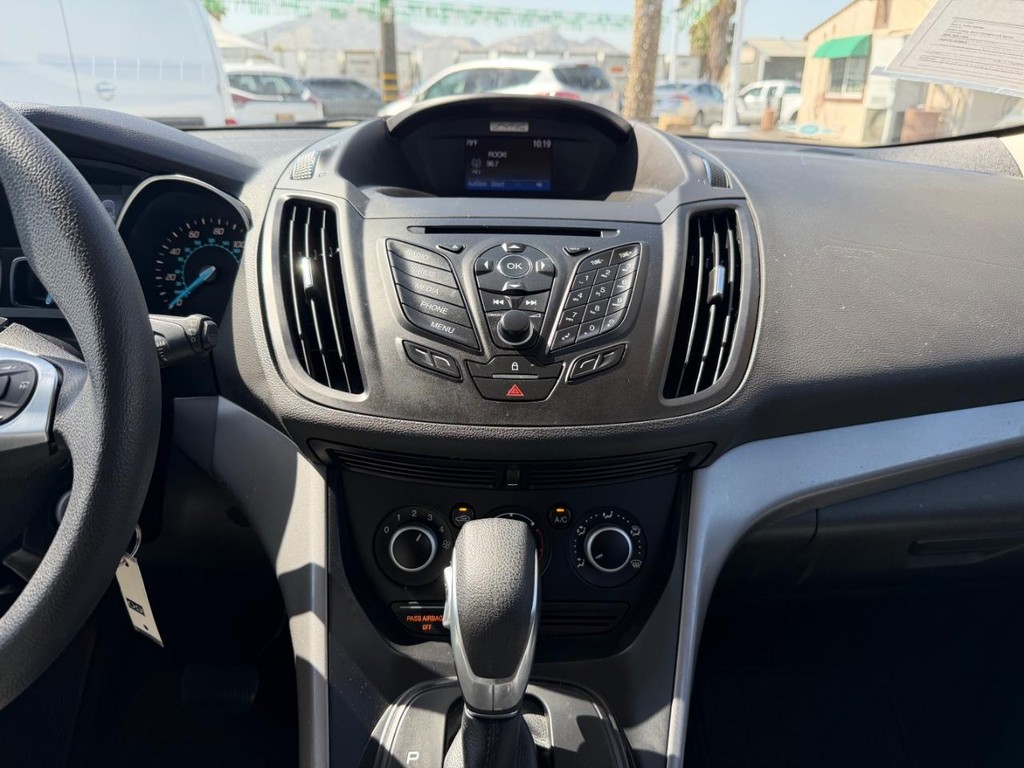 Ford Escape Vehicle Full-screen Gallery Image 25