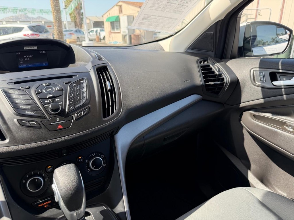 Ford Escape Vehicle Full-screen Gallery Image 26