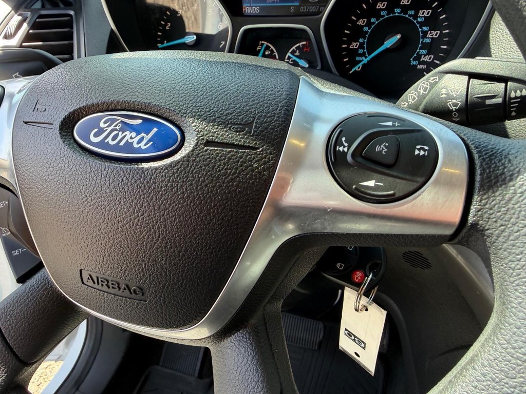 Ford Escape Vehicle Full-screen Gallery Image 29