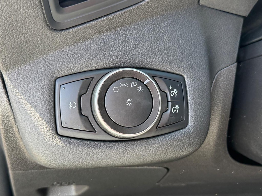 Ford Escape Vehicle Full-screen Gallery Image 31