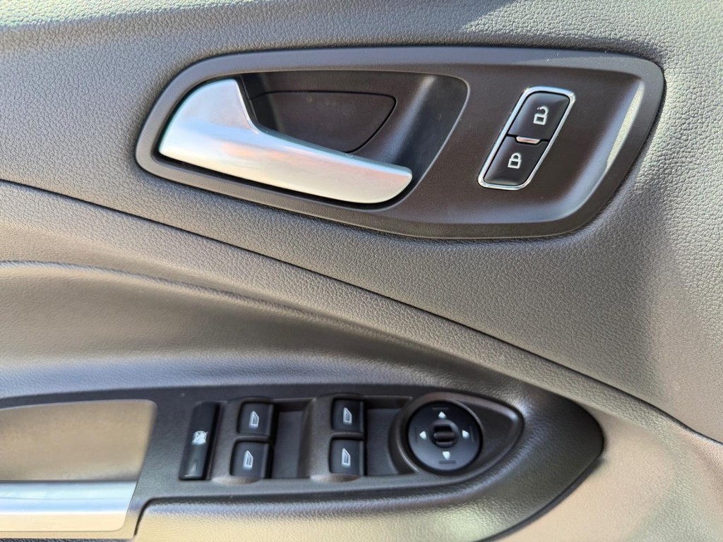 Ford Escape Vehicle Full-screen Gallery Image 32