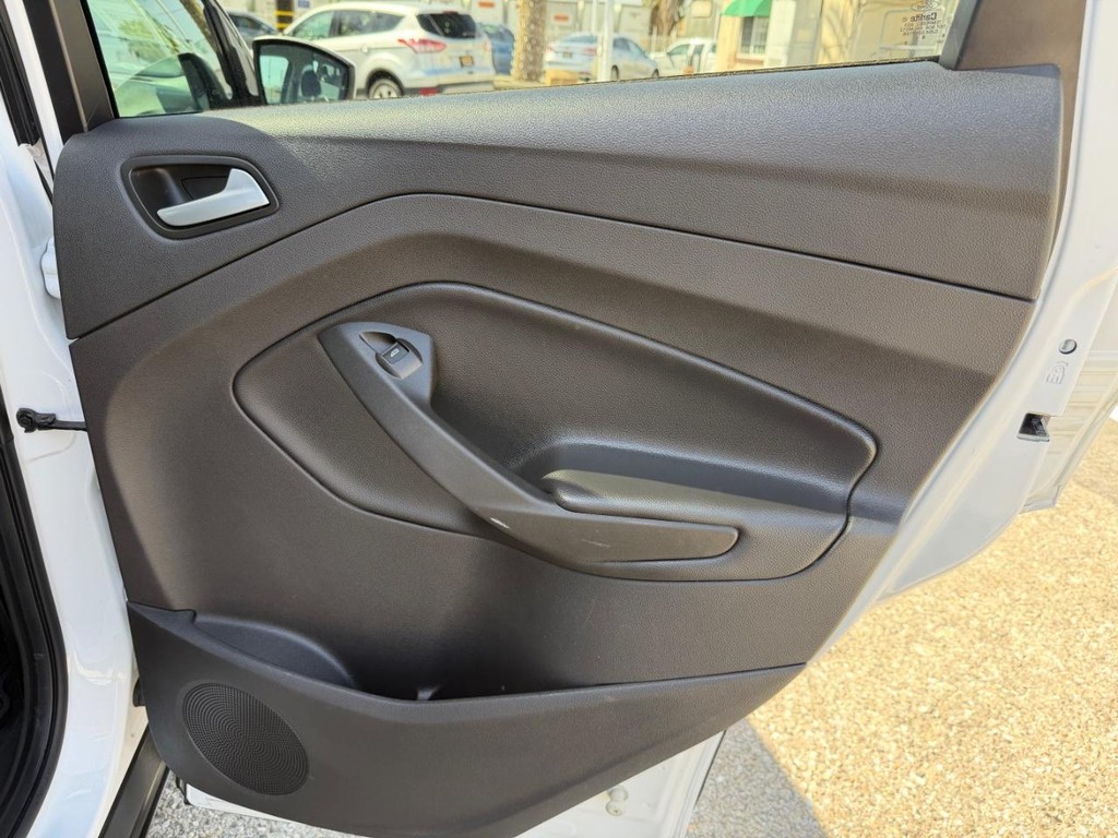 Ford Escape Vehicle Full-screen Gallery Image 33