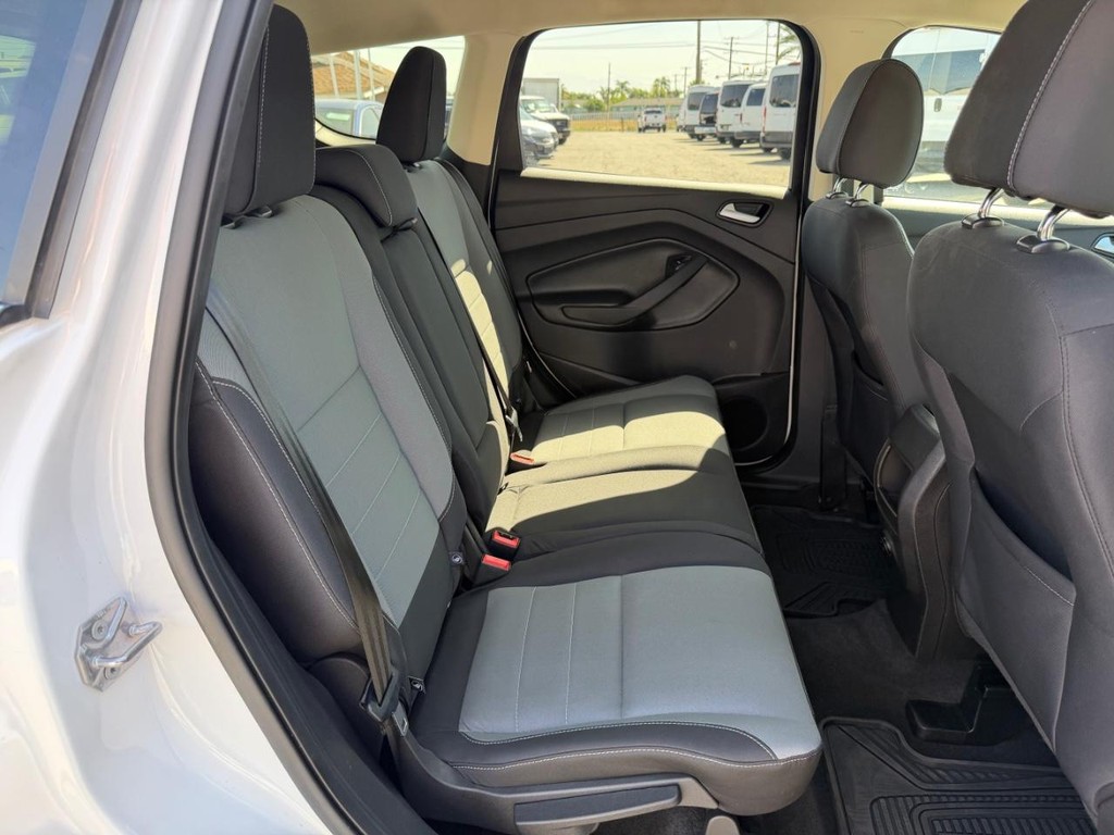 Ford Escape Vehicle Full-screen Gallery Image 34