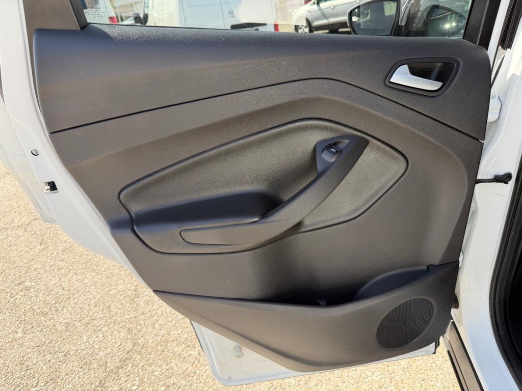 Ford Escape Vehicle Full-screen Gallery Image 35