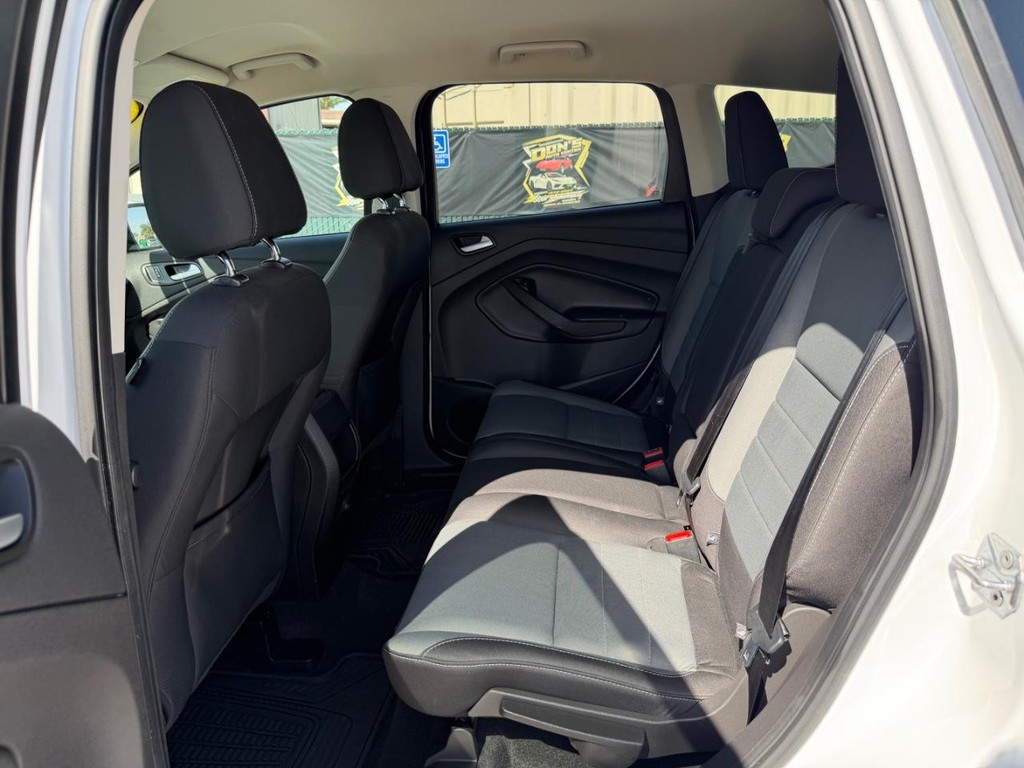 Ford Escape Vehicle Full-screen Gallery Image 36