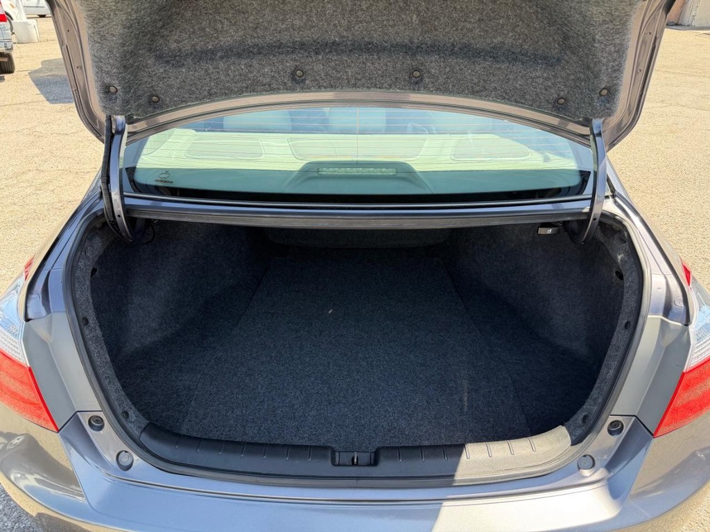 Honda Accord Vehicle Full-screen Gallery Image 08