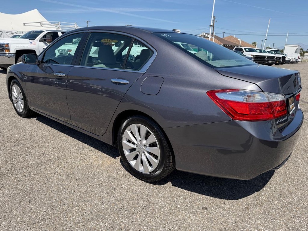 Honda Accord Vehicle Full-screen Gallery Image 09