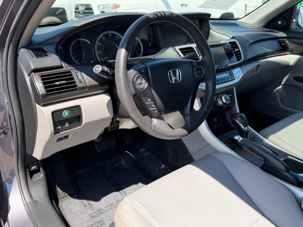 Honda Accord Vehicle Full-screen Gallery Image 16