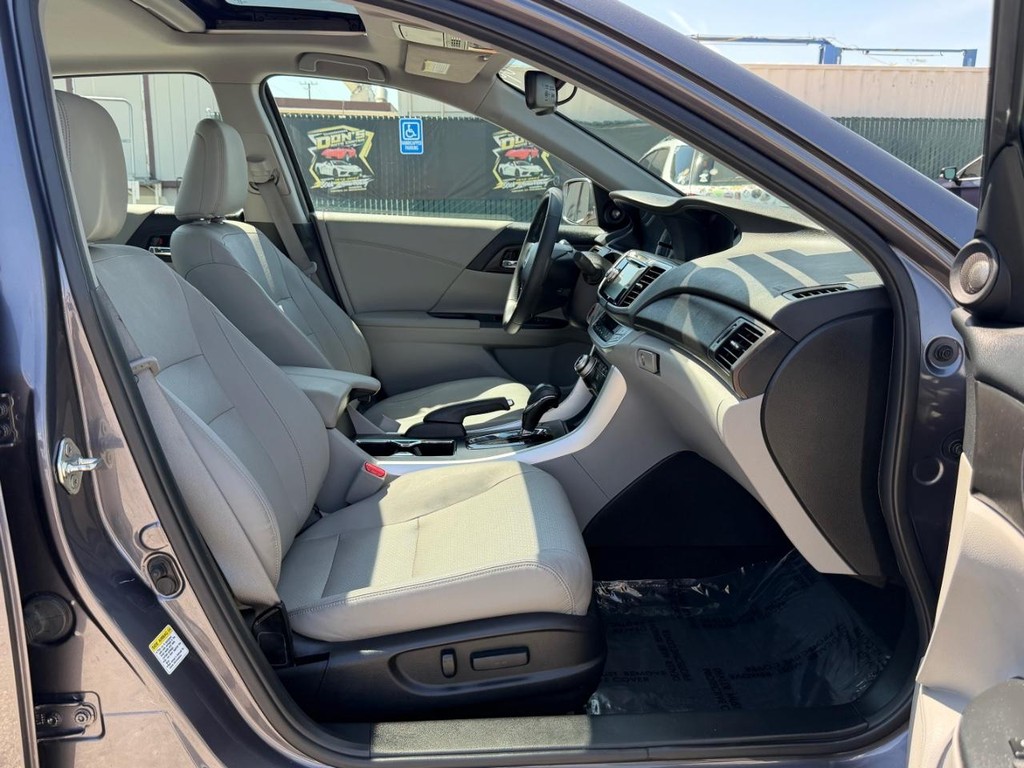 Honda Accord Vehicle Full-screen Gallery Image 20