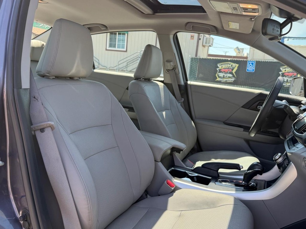 Honda Accord Vehicle Full-screen Gallery Image 21