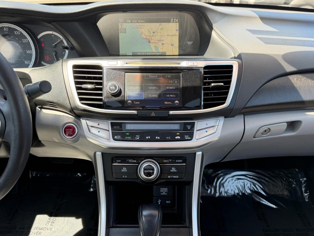 Honda Accord Vehicle Full-screen Gallery Image 24