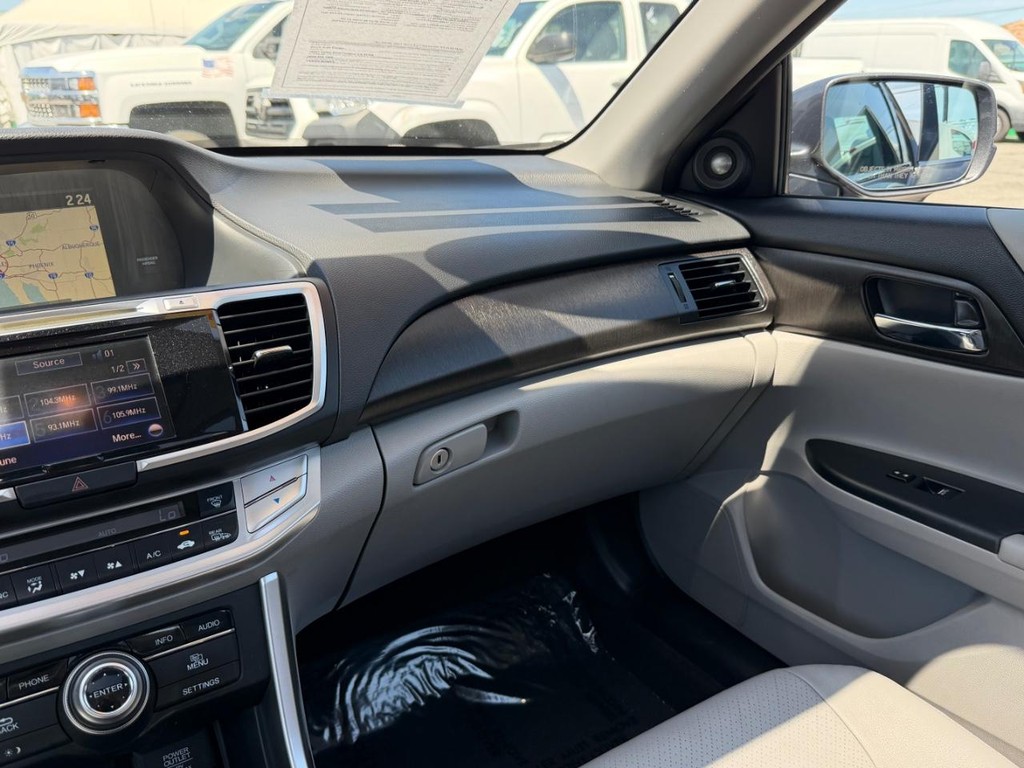 Honda Accord Vehicle Full-screen Gallery Image 25