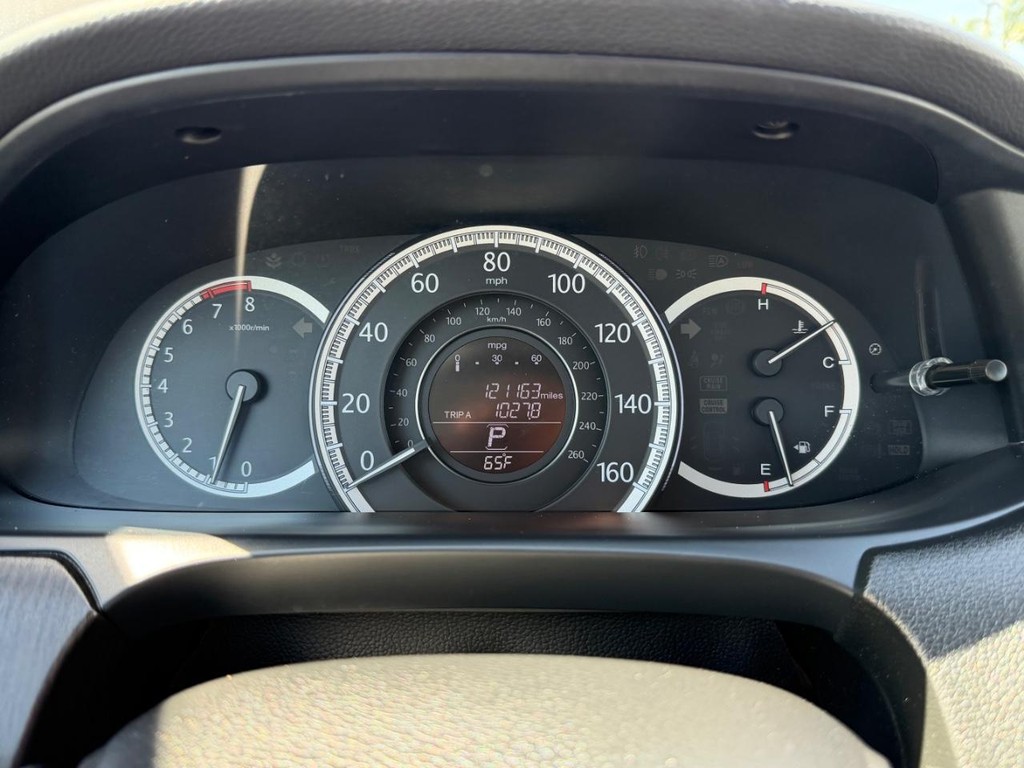 Honda Accord Vehicle Full-screen Gallery Image 29