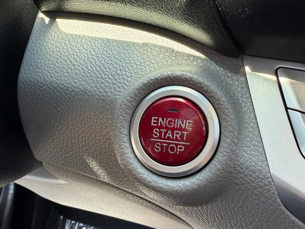 Honda Accord Vehicle Full-screen Gallery Image 31