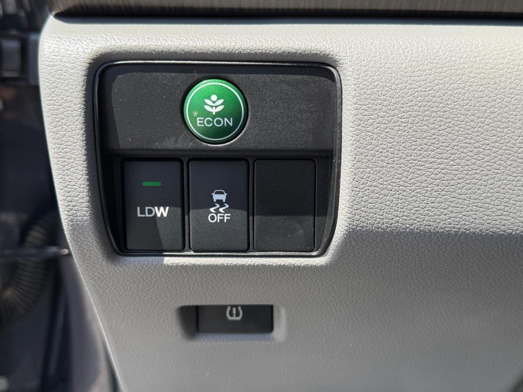 Honda Accord Vehicle Full-screen Gallery Image 34