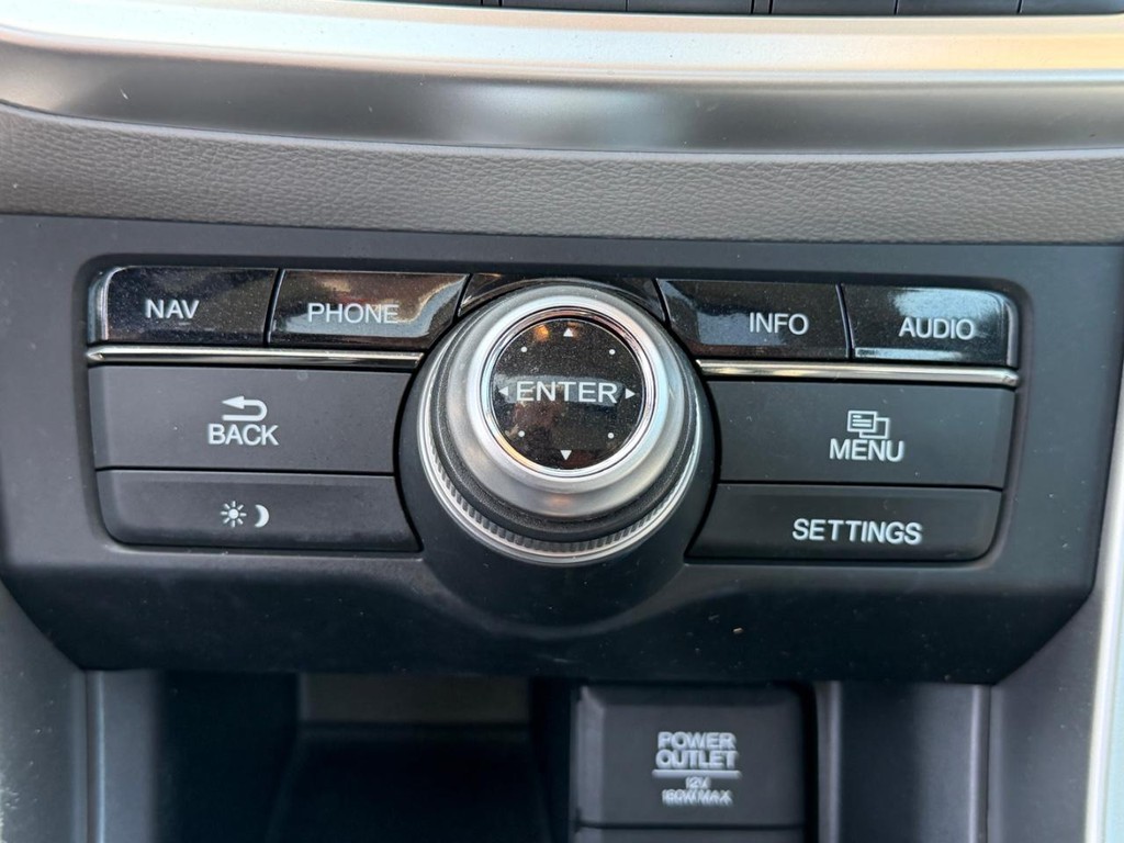 Honda Accord Vehicle Full-screen Gallery Image 35