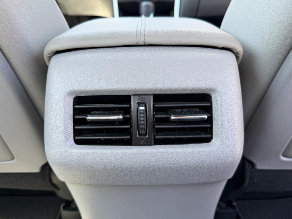 Honda Accord Vehicle Full-screen Gallery Image 37