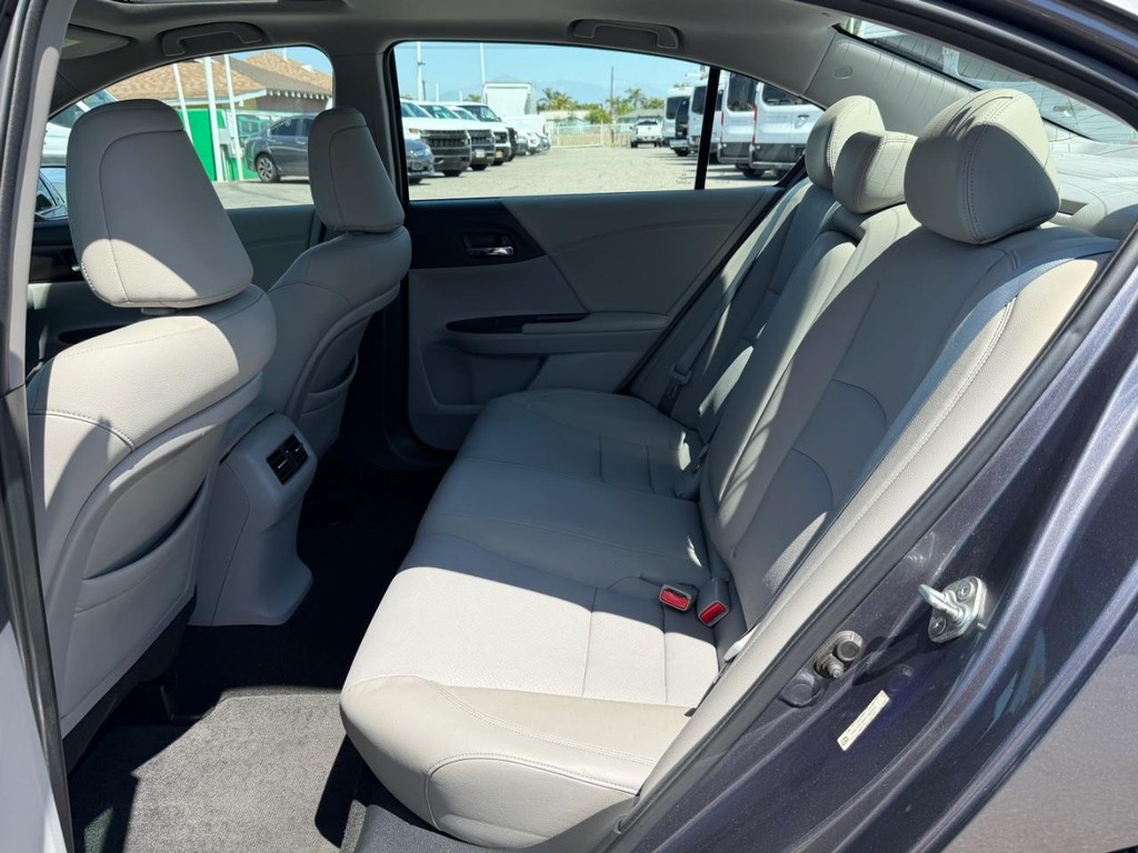 Honda Accord Vehicle Full-screen Gallery Image 41