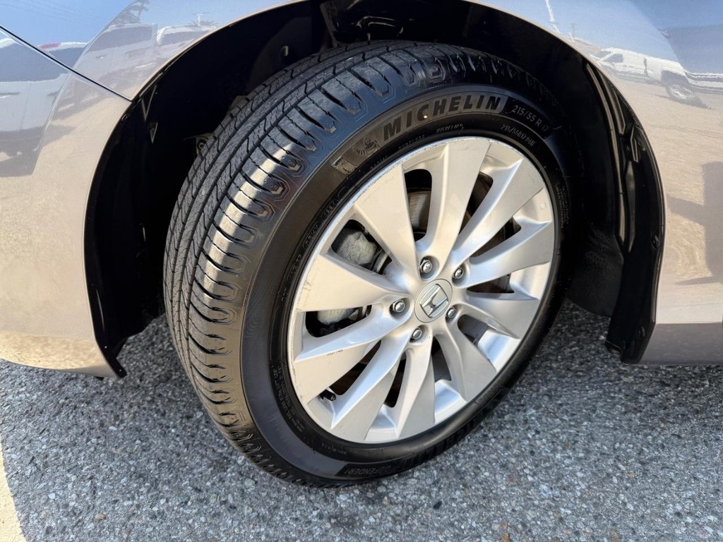 Honda Accord Vehicle Full-screen Gallery Image 48