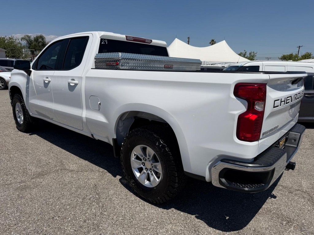 Chevrolet Silverado 1500 Vehicle Full-screen Gallery Image 09