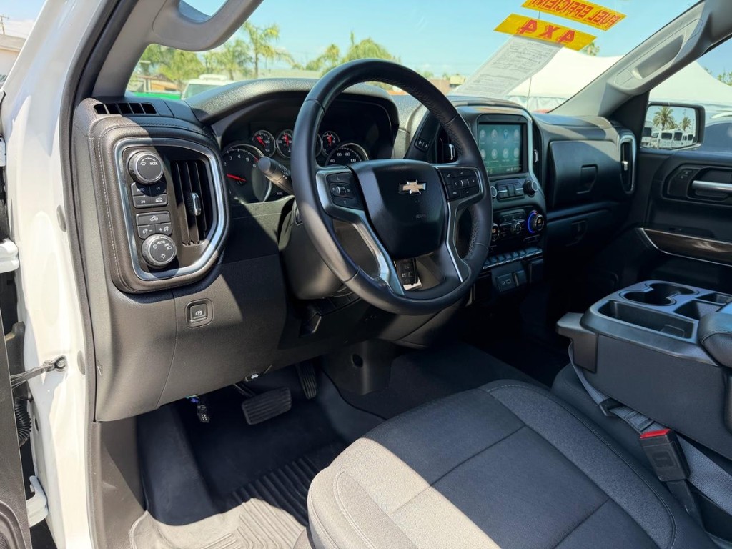 Chevrolet Silverado 1500 Vehicle Full-screen Gallery Image 16