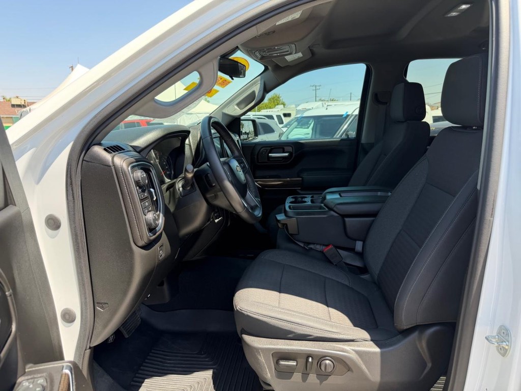 Chevrolet Silverado 1500 Vehicle Full-screen Gallery Image 17