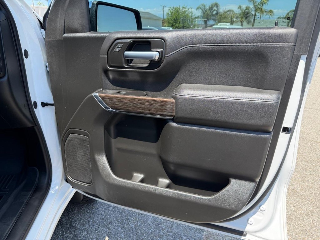 Chevrolet Silverado 1500 Vehicle Full-screen Gallery Image 19