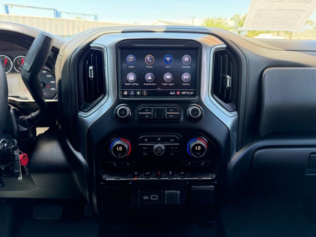 Chevrolet Silverado 1500 Vehicle Full-screen Gallery Image 25