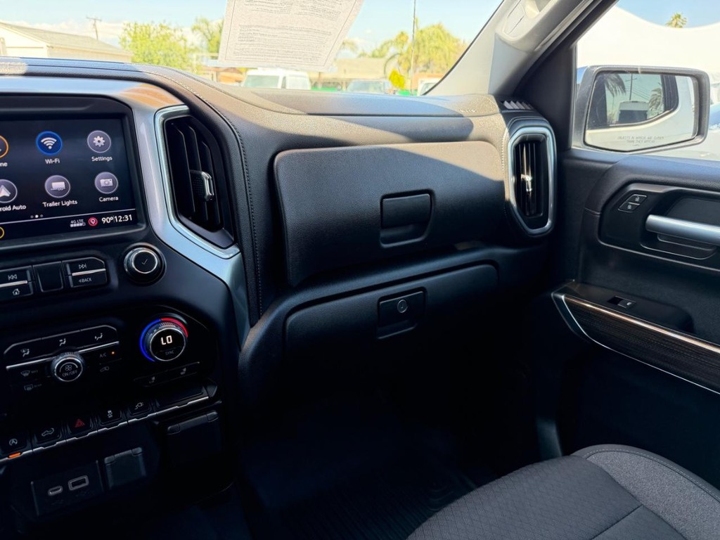 Chevrolet Silverado 1500 Vehicle Full-screen Gallery Image 26