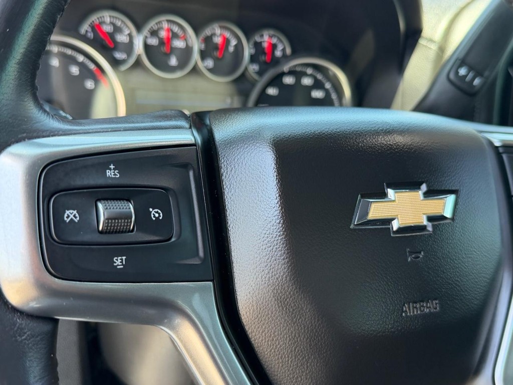 Chevrolet Silverado 1500 Vehicle Full-screen Gallery Image 28