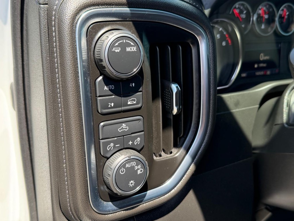 Chevrolet Silverado 1500 Vehicle Full-screen Gallery Image 31