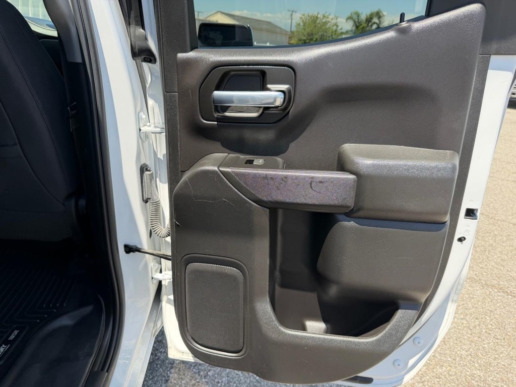 Chevrolet Silverado 1500 Vehicle Full-screen Gallery Image 36