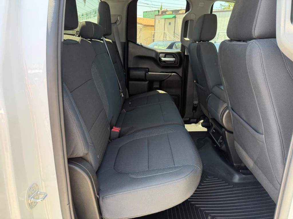 Chevrolet Silverado 1500 Vehicle Full-screen Gallery Image 37