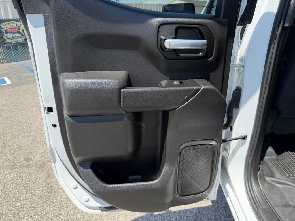 Chevrolet Silverado 1500 Vehicle Full-screen Gallery Image 38