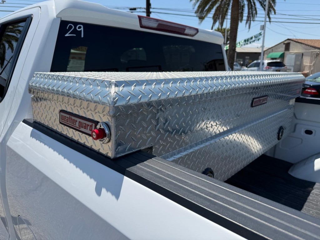 Chevrolet Silverado 1500 Vehicle Full-screen Gallery Image 46