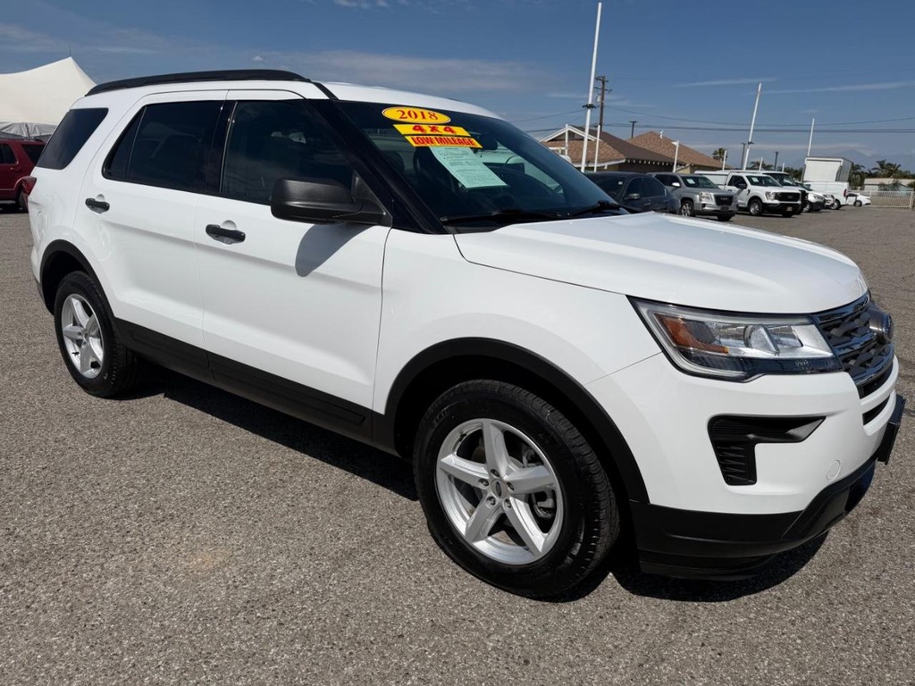 Ford Explorer Vehicle Full-screen Gallery Image 03