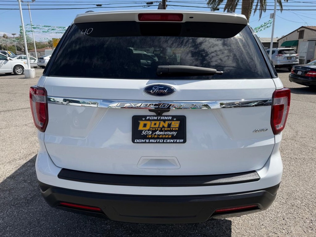 Ford Explorer Vehicle Full-screen Gallery Image 08