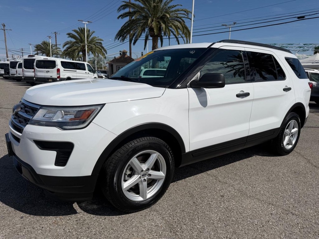 Ford Explorer Vehicle Full-screen Gallery Image 12