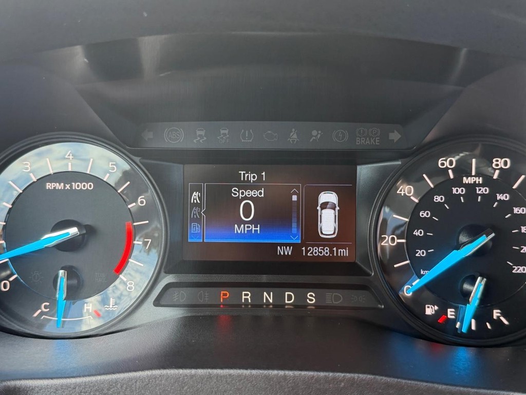 Ford Explorer Vehicle Full-screen Gallery Image 28