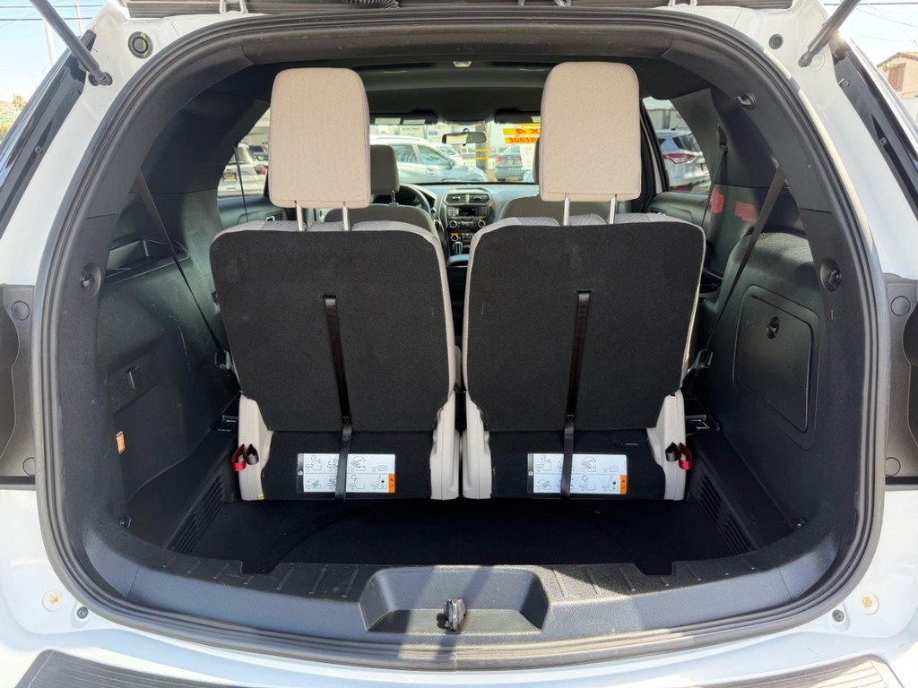 Ford Explorer Vehicle Full-screen Gallery Image 43