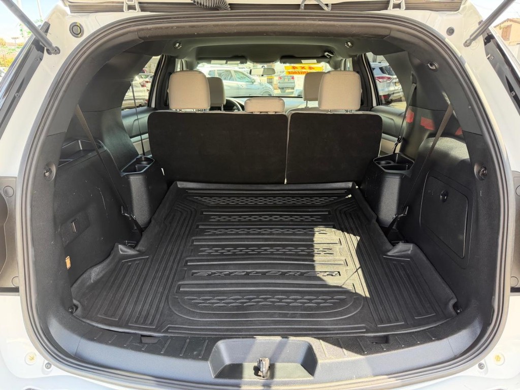 Ford Explorer Vehicle Full-screen Gallery Image 44