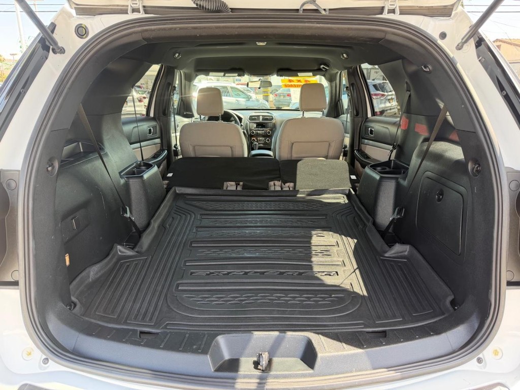 Ford Explorer Vehicle Full-screen Gallery Image 45