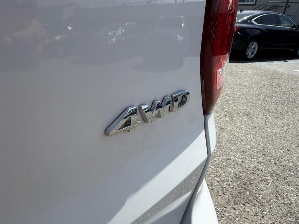 Ford Explorer Vehicle Full-screen Gallery Image 46